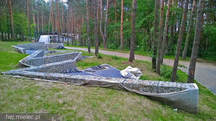 Finiszuje przebudowa Góry Cyranowskiej, można już wyczekiwać pierwszych spacerów
