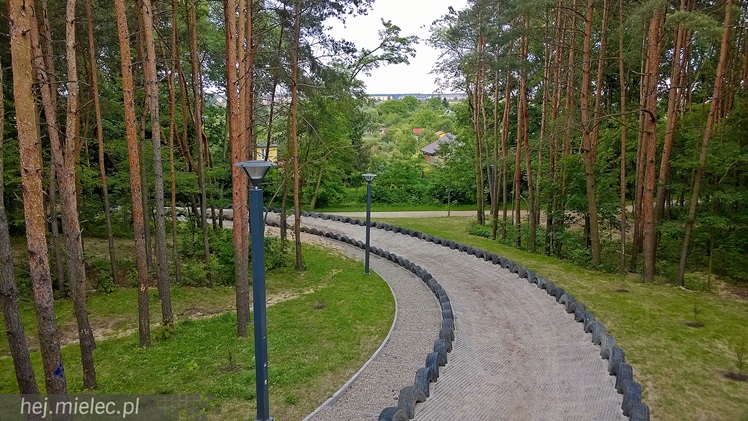 Finiszuje przebudowa Góry Cyranowskiej, można już wyczekiwać pierwszych spacerów