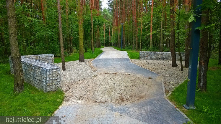 Finiszuje przebudowa Góry Cyranowskiej, można już wyczekiwać pierwszych spacerów