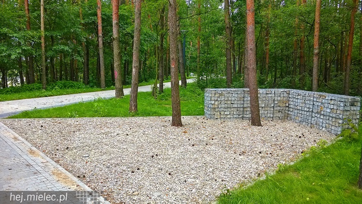 Finiszuje przebudowa Góry Cyranowskiej, można już wyczekiwać pierwszych spacerów