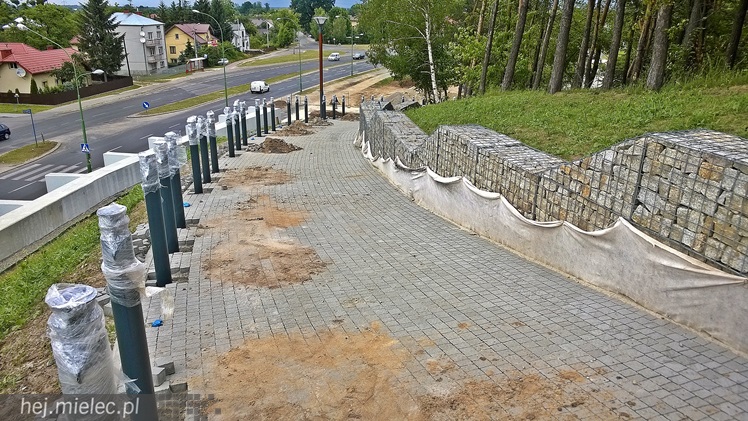 Finiszuje przebudowa Góry Cyranowskiej, można już wyczekiwać pierwszych spacerów