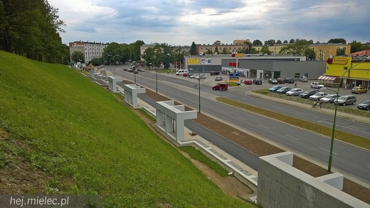 Finiszuje przebudowa Góry Cyranowskiej, można już wyczekiwać pierwszych spacerów
