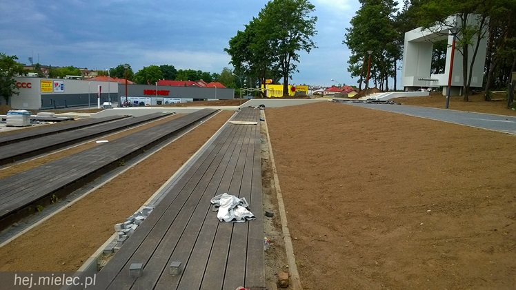Finiszuje przebudowa Góry Cyranowskiej, można już wyczekiwać pierwszych spacerów