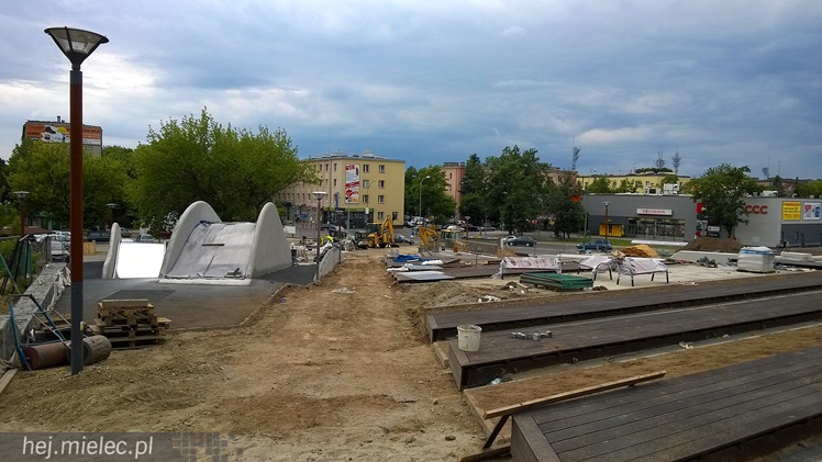 Finiszuje przebudowa Góry Cyranowskiej, można już wyczekiwać pierwszych spacerów