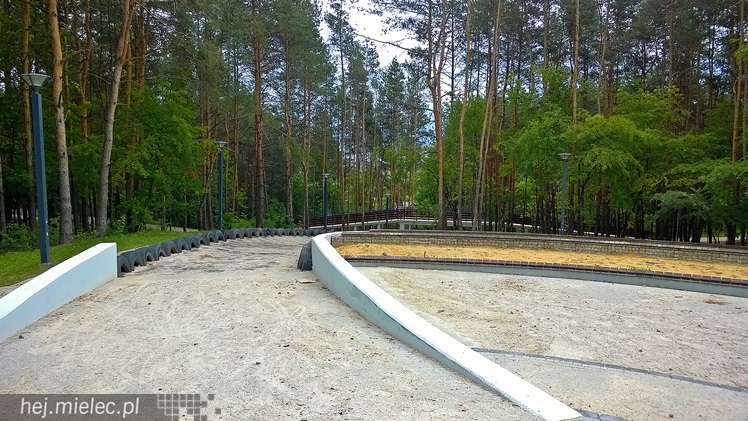 Finiszuje przebudowa Góry Cyranowskiej, można już wyczekiwać pierwszych spacerów