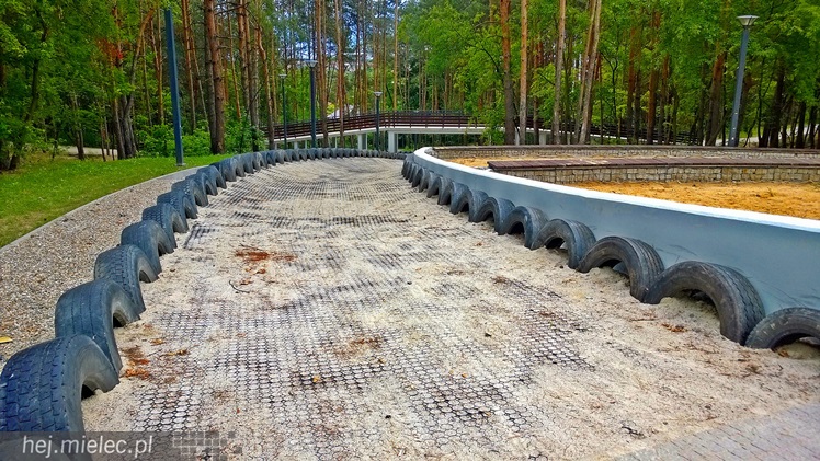 Finiszuje przebudowa Góry Cyranowskiej, można już wyczekiwać pierwszych spacerów