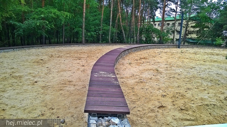 Finiszuje przebudowa Góry Cyranowskiej, można już wyczekiwać pierwszych spacerów