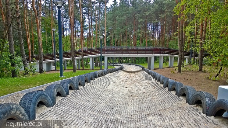 Finiszuje przebudowa Góry Cyranowskiej, można już wyczekiwać pierwszych spacerów