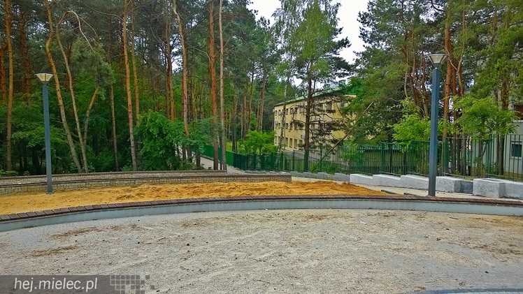 Finiszuje przebudowa Góry Cyranowskiej, można już wyczekiwać pierwszych spacerów