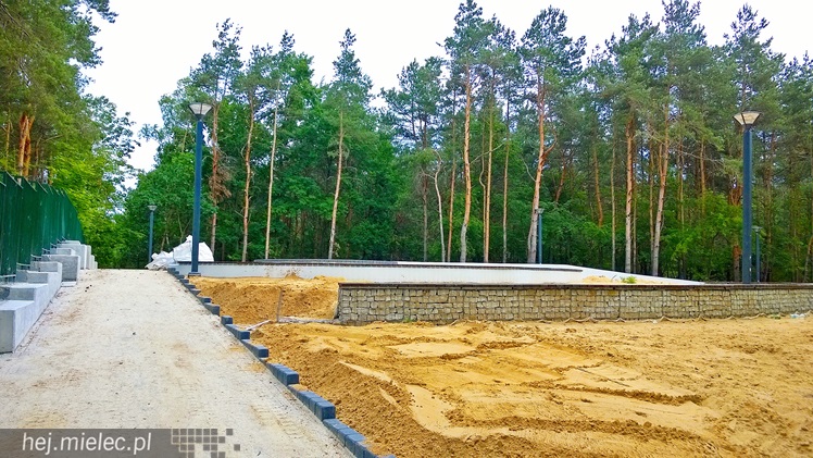 Finiszuje przebudowa Góry Cyranowskiej, można już wyczekiwać pierwszych spacerów