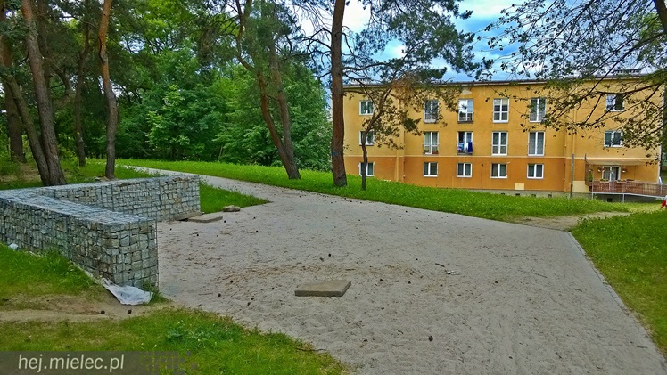 Finiszuje przebudowa Góry Cyranowskiej, można już wyczekiwać pierwszych spacerów