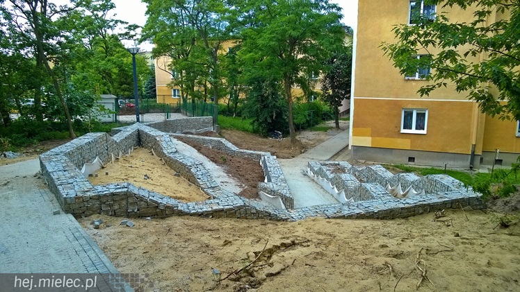 Finiszuje przebudowa Góry Cyranowskiej, można już wyczekiwać pierwszych spacerów