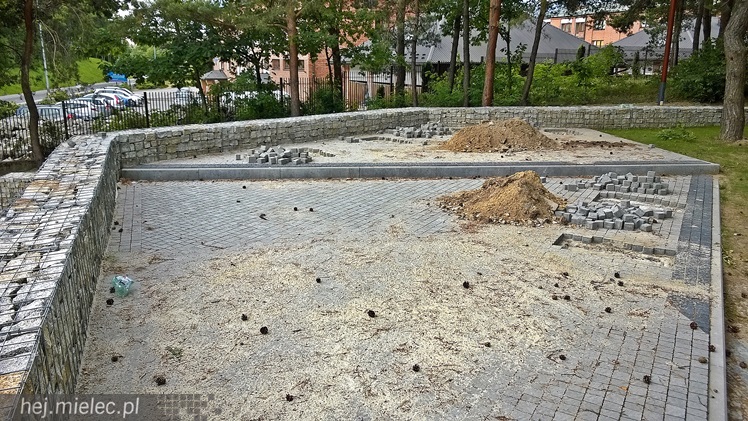 Finiszuje przebudowa Góry Cyranowskiej, można już wyczekiwać pierwszych spacerów