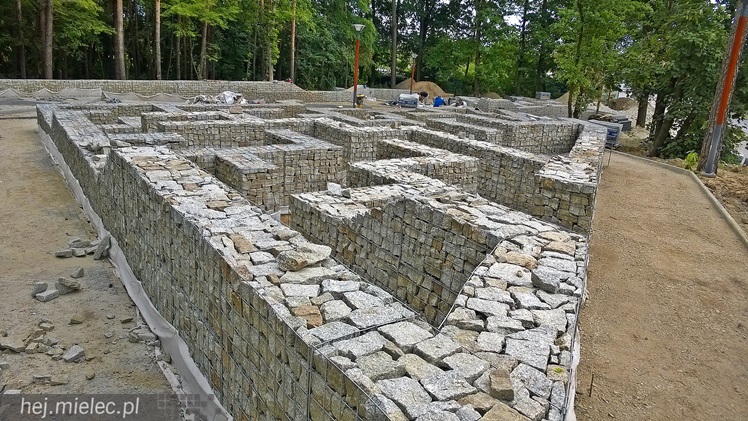 Finiszuje przebudowa Góry Cyranowskiej, można już wyczekiwać pierwszych spacerów