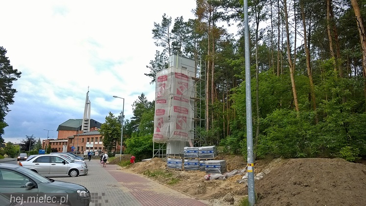 Finiszuje przebudowa Góry Cyranowskiej, można już wyczekiwać pierwszych spacerów