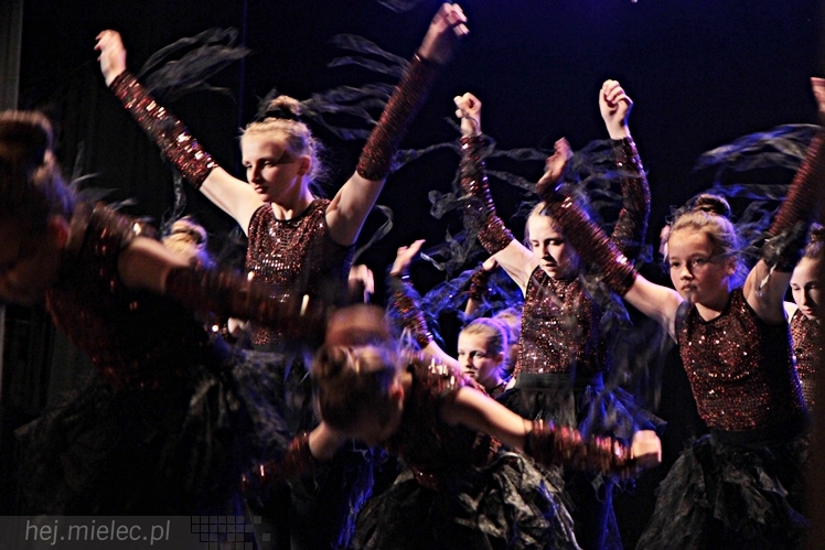 Koncert tańca pt. ?Boso? - zespoły SCK - cz. I