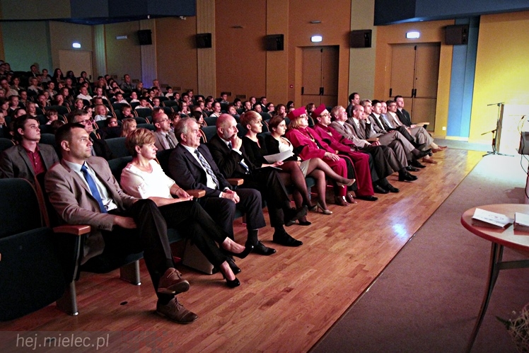 Uroczyste zakończenie pierwszego akademickiego Mieleckiego Uniwersytetu Dziecięcego