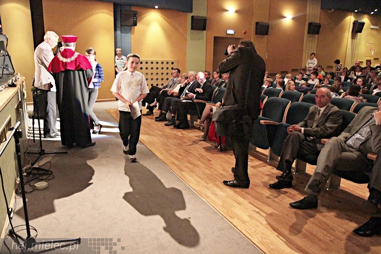 Uroczyste zakończenie pierwszego akademickiego Mieleckiego Uniwersytetu Dziecięcego
