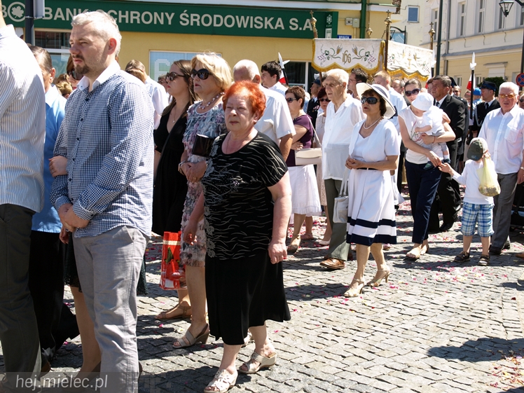 Procesja Bożego Ciała ulicami starego miasta