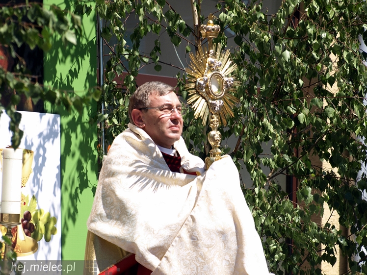 Procesja Bożego Ciała ulicami starego miasta