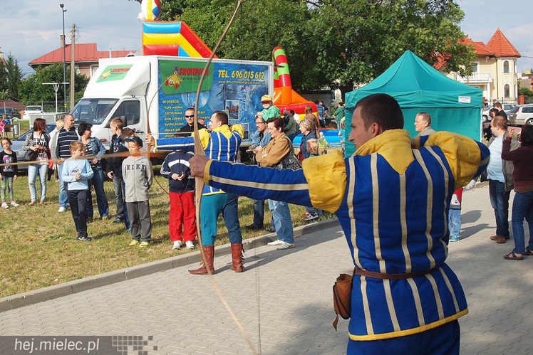 Znów mielczanki wrzucały do Wisłoki wianki. SCK przywróciło dawne zwyczaje