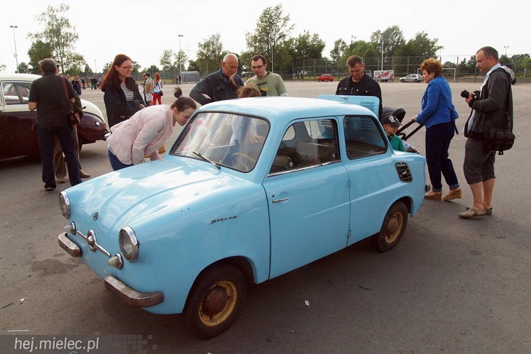 Drive It Day obchodzony był także w Mielcu. Na drodze zabytki, w środku często młodzież