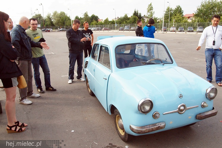 Drive It Day obchodzony był także w Mielcu. Na drodze zabytki, w środku często młodzież