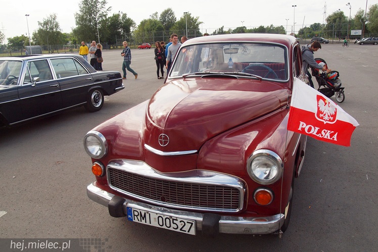 Drive It Day obchodzony był także w Mielcu. Na drodze zabytki, w środku często młodzież