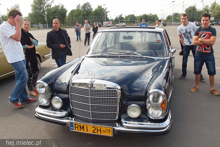 Drive It Day obchodzony był także w Mielcu. Na drodze zabytki, w środku często młodzież