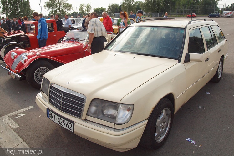 Drive It Day obchodzony był także w Mielcu. Na drodze zabytki, w środku często młodzież