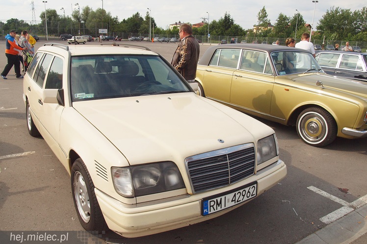Drive It Day obchodzony był także w Mielcu. Na drodze zabytki, w środku często młodzież