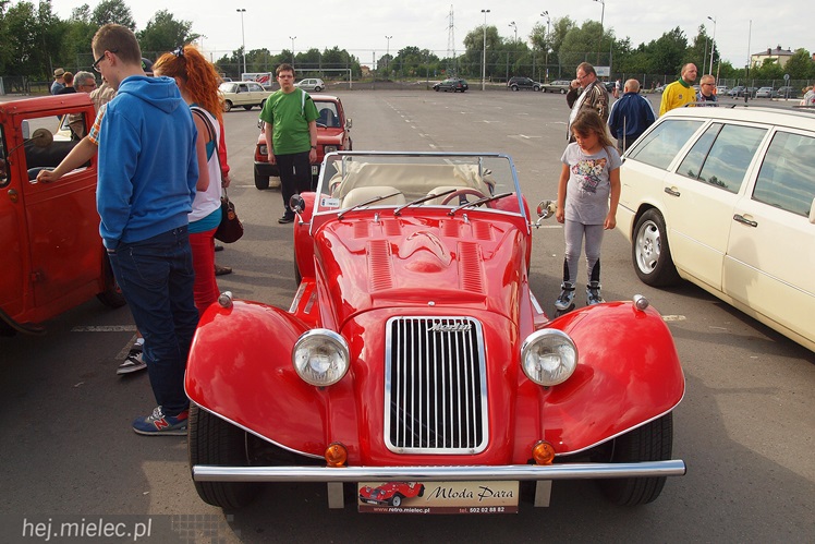 Drive It Day obchodzony był także w Mielcu. Na drodze zabytki, w środku często młodzież