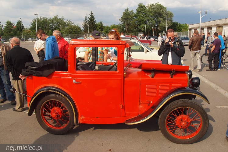 Drive It Day obchodzony był także w Mielcu. Na drodze zabytki, w środku często młodzież