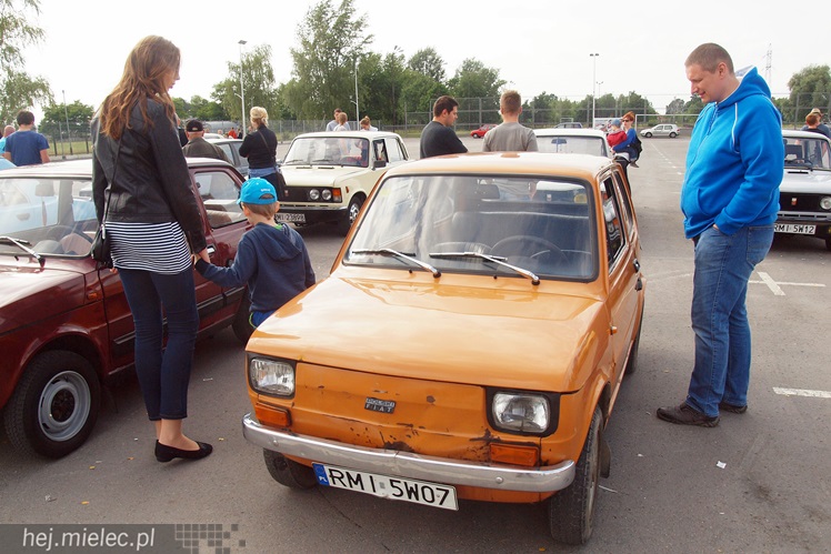 Drive It Day obchodzony był także w Mielcu. Na drodze zabytki, w środku często młodzież