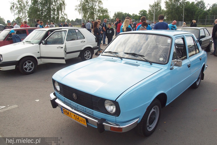 Drive It Day obchodzony był także w Mielcu. Na drodze zabytki, w środku często młodzież