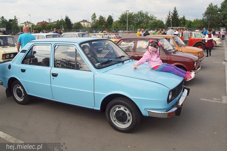 Drive It Day obchodzony był także w Mielcu. Na drodze zabytki, w środku często młodzież