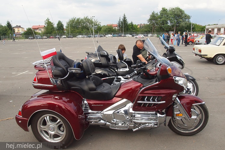 Drive It Day obchodzony był także w Mielcu. Na drodze zabytki, w środku często młodzież