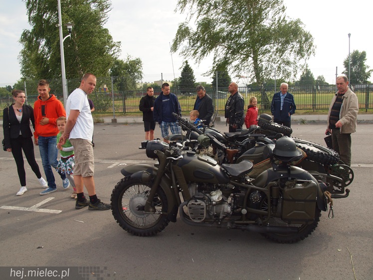 Drive It Day obchodzony był także w Mielcu. Na drodze zabytki, w środku często młodzież