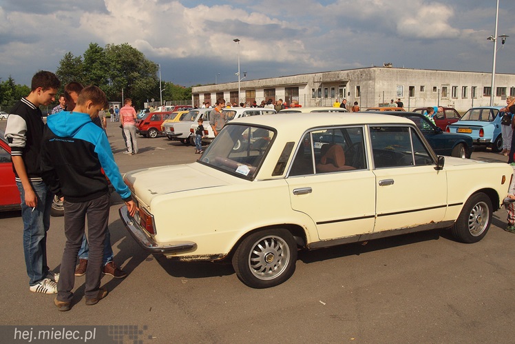 Drive It Day obchodzony był także w Mielcu. Na drodze zabytki, w środku często młodzież