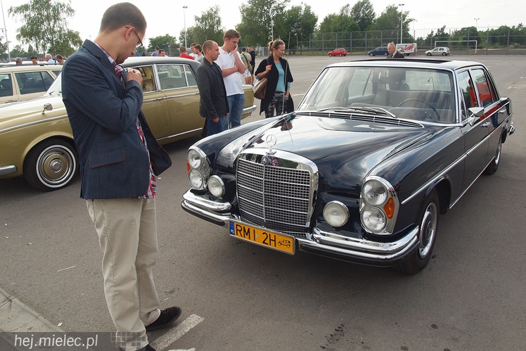 Drive It Day obchodzony był także w Mielcu. Na drodze zabytki, w środku często młodzież
