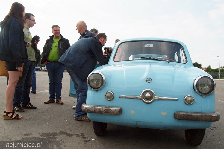 Drive It Day obchodzony był także w Mielcu. Na drodze zabytki, w środku często młodzież