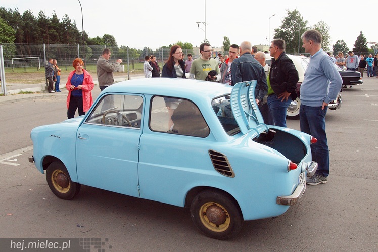 Drive It Day obchodzony był także w Mielcu. Na drodze zabytki, w środku często młodzież