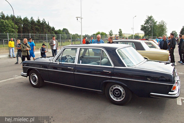 Drive It Day obchodzony był także w Mielcu. Na drodze zabytki, w środku często młodzież