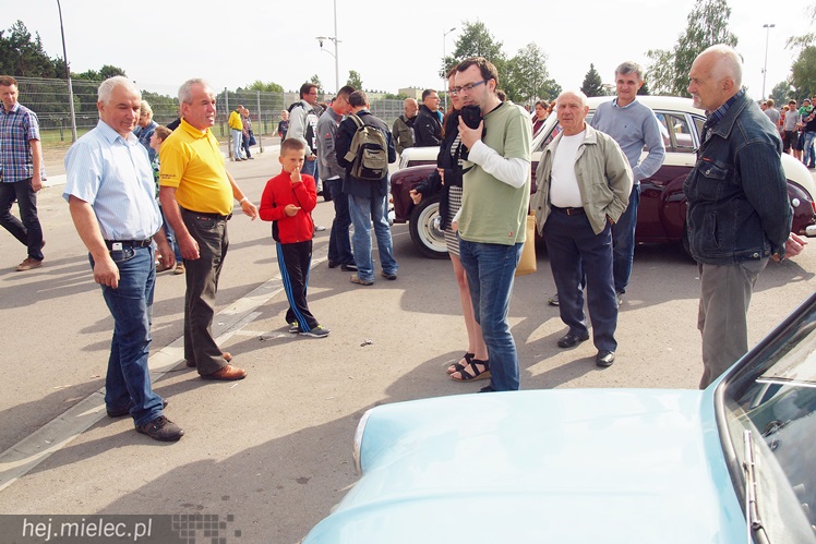 Drive It Day obchodzony był także w Mielcu. Na drodze zabytki, w środku często młodzież