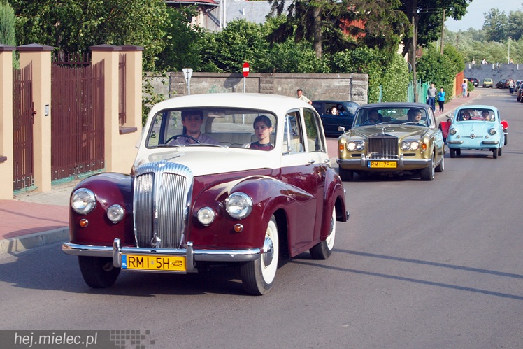 Drive It Day obchodzony był także w Mielcu. Na drodze zabytki, w środku często młodzież
