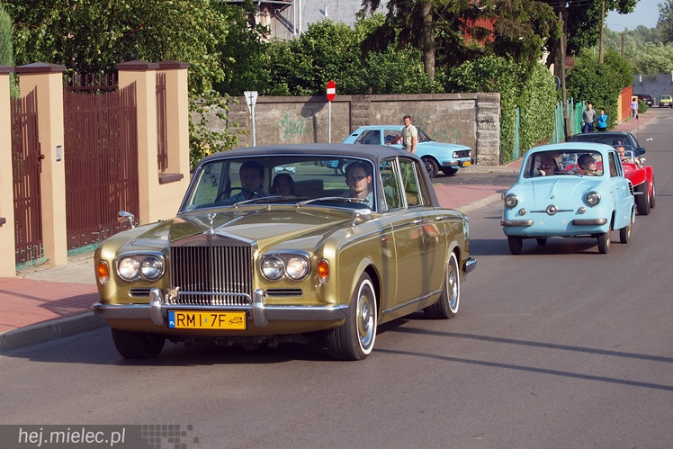 Drive It Day obchodzony był także w Mielcu. Na drodze zabytki, w środku często młodzież