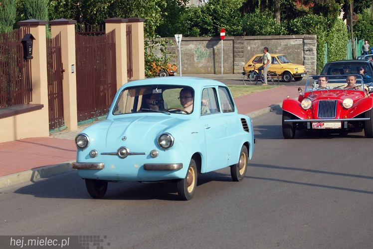 Drive It Day obchodzony był także w Mielcu. Na drodze zabytki, w środku często młodzież