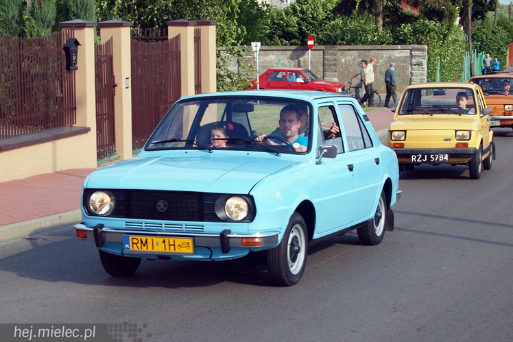Drive It Day obchodzony był także w Mielcu. Na drodze zabytki, w środku często młodzież