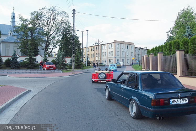 Drive It Day obchodzony był także w Mielcu. Na drodze zabytki, w środku często młodzież
