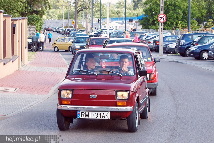 Drive It Day obchodzony był także w Mielcu. Na drodze zabytki, w środku często młodzież